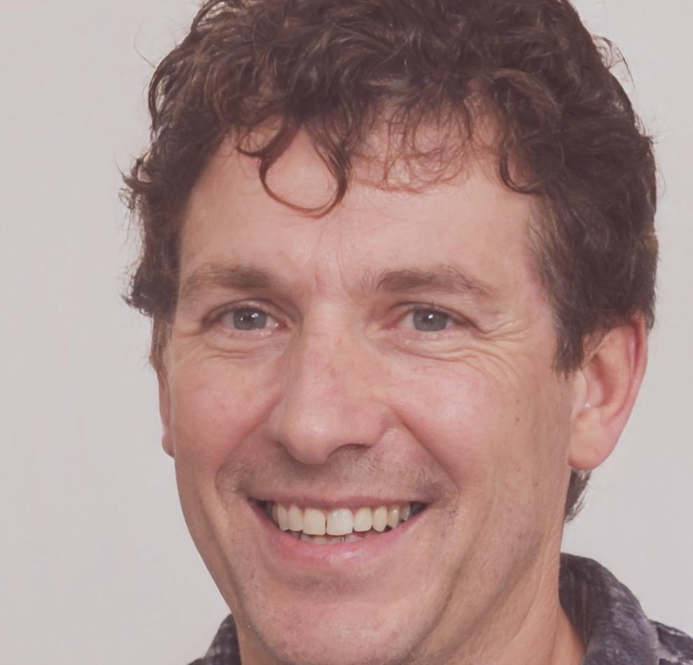 Conseiller financier spécialisé en budgétisation par activités expliquant la méthodologie